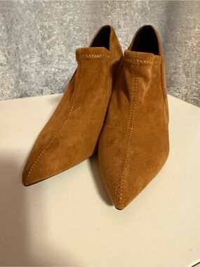 Women's Pointed Toe Suede Ankle Shoes - Brown